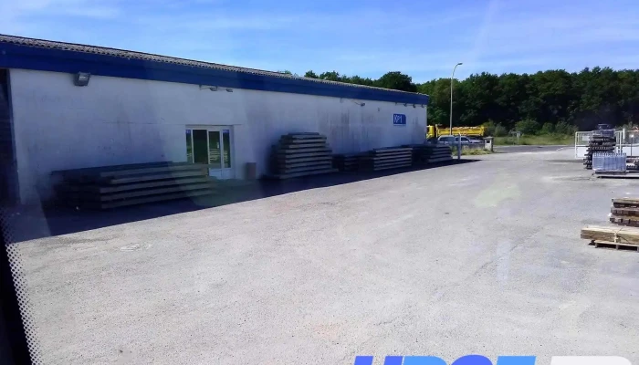 Agence Kp1 De Garat -  Beton De Ciment - Garat