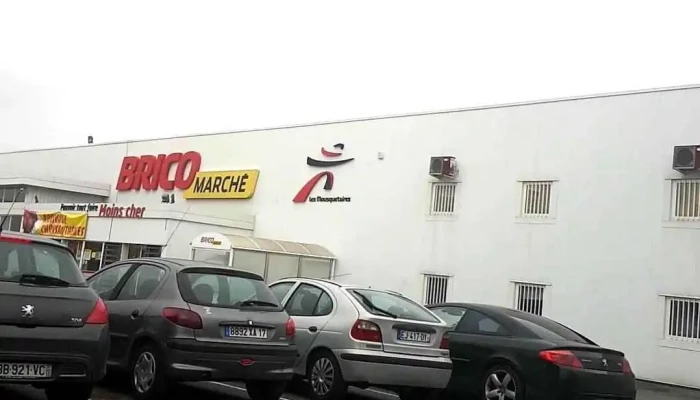 Bricomarche Saintes Videos - Saintes