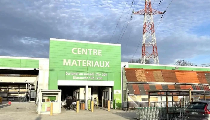 Cour des Matériaux Leroy Merlin - 91300 Massy