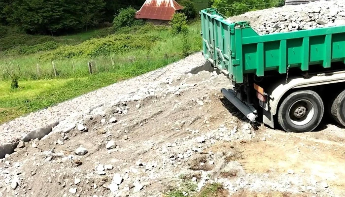 Pouzol Tp Environnement Magasin De Materiaux De Construction - Aubazines